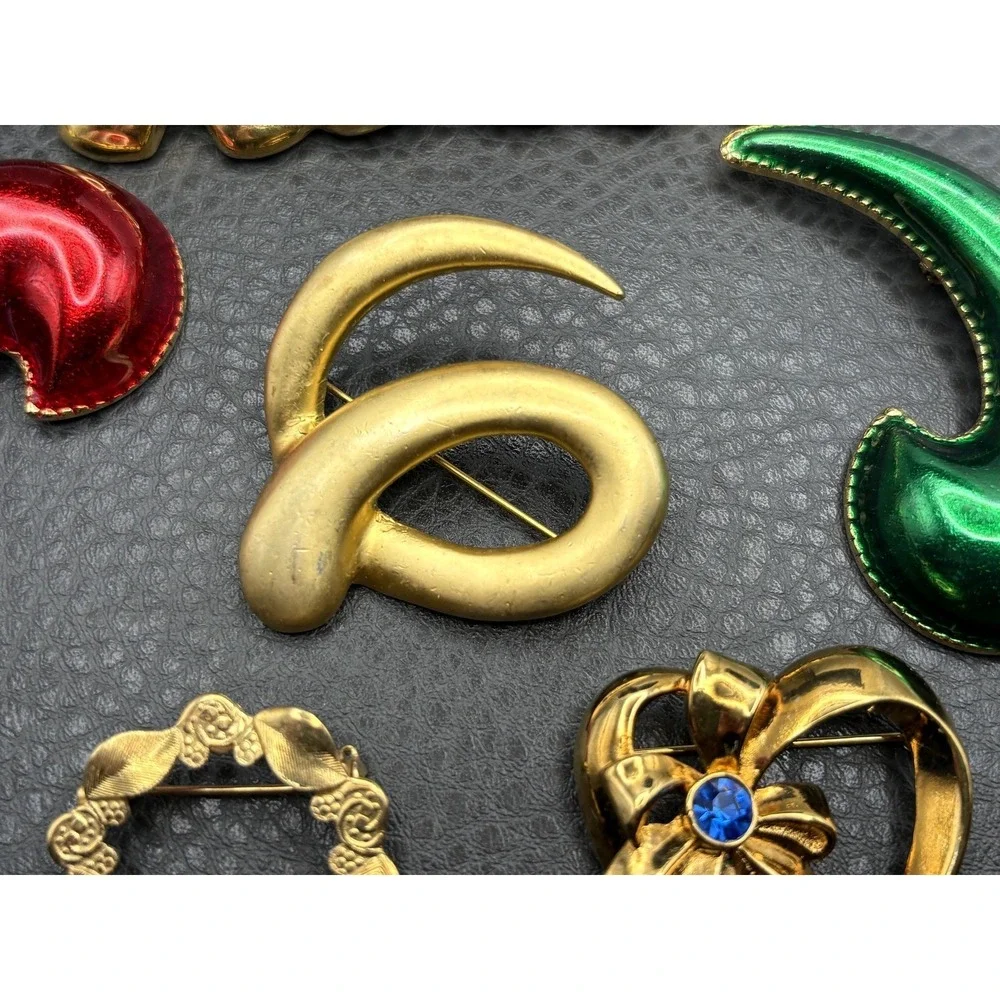 VTG Lot of 6 80s Gold Tone Brooch Pins Red Green Enamel Blue Rhinestone Heart